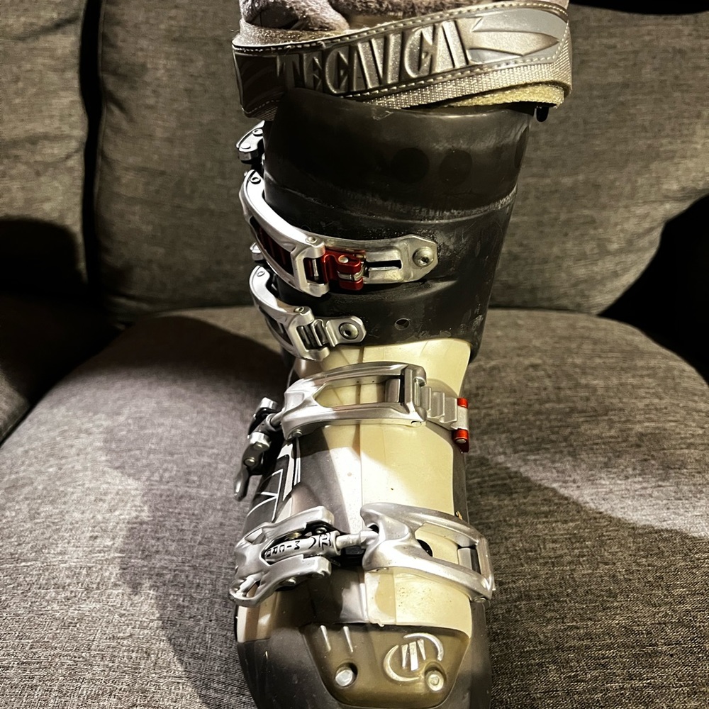 technical brand ski boots for sale in good condition